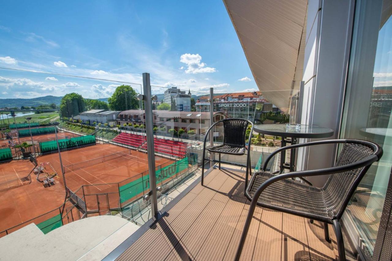 Aqua Sport*** Hotel Puchov Exterior photo